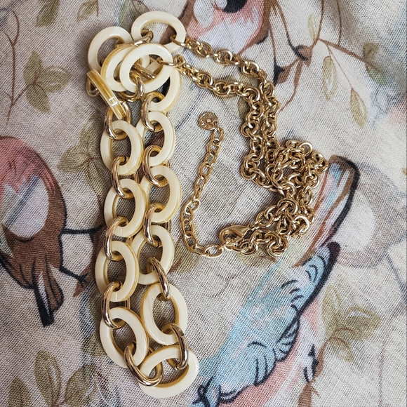 Talbot's Talbots Long Oval Yellowish Swirl Cream Lucite Gold Tone Link Necklace - Picture 6 of 14